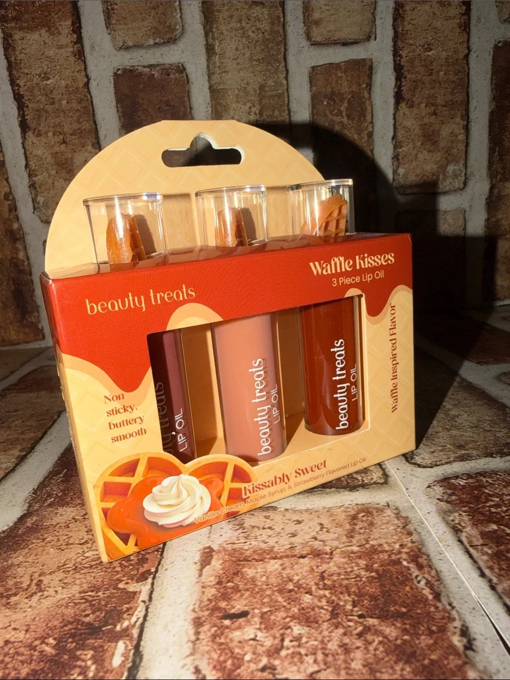 Waffle Kisses 3-Piece Lip Oil Set by beauty treats - Peachy Brown Trio
